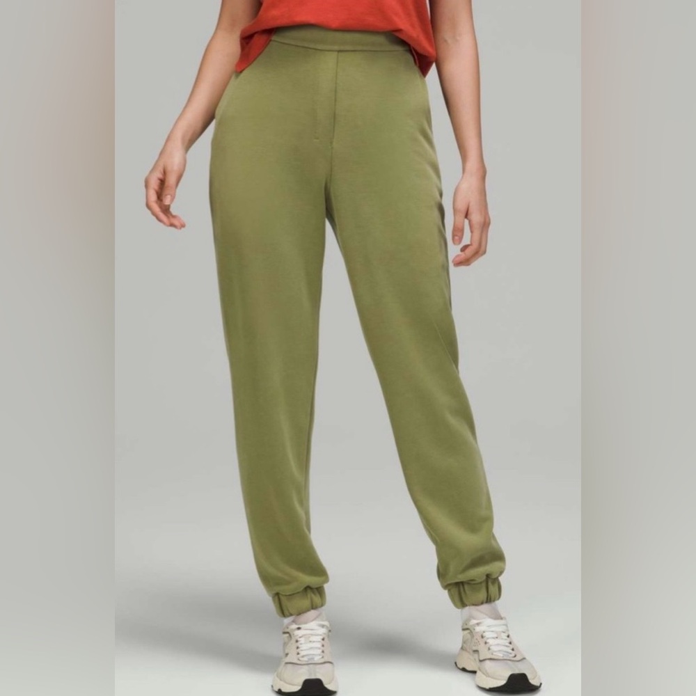 Lululemon Softstreme Relaxed High-Rise Pant Bronze Green Size 8